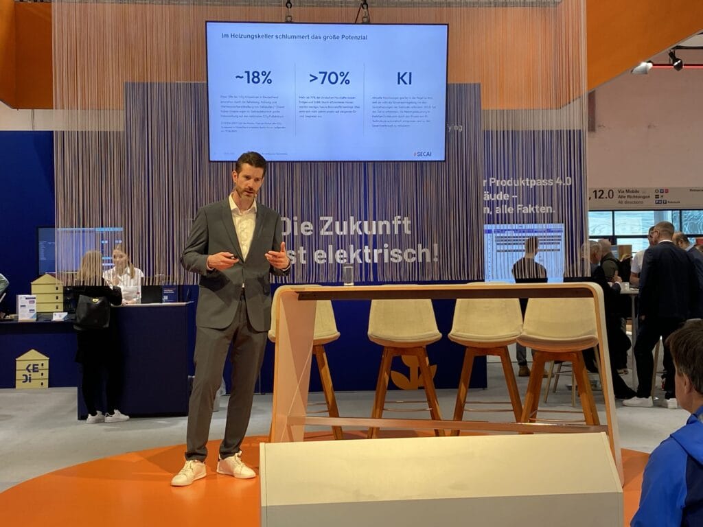 Dr. Florian Remark präsentierte SECAI auf der Light + Building 2026.