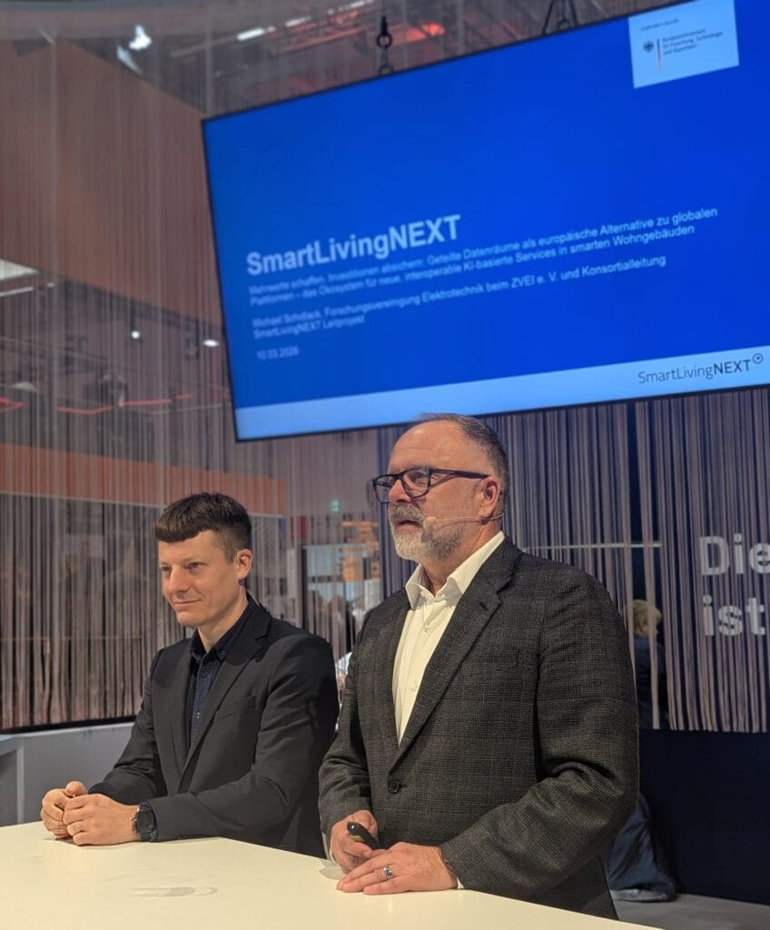 SmartLivingNEXT: Michael Schidlack und Filip Milojkovic auf der Light + Building 2026.